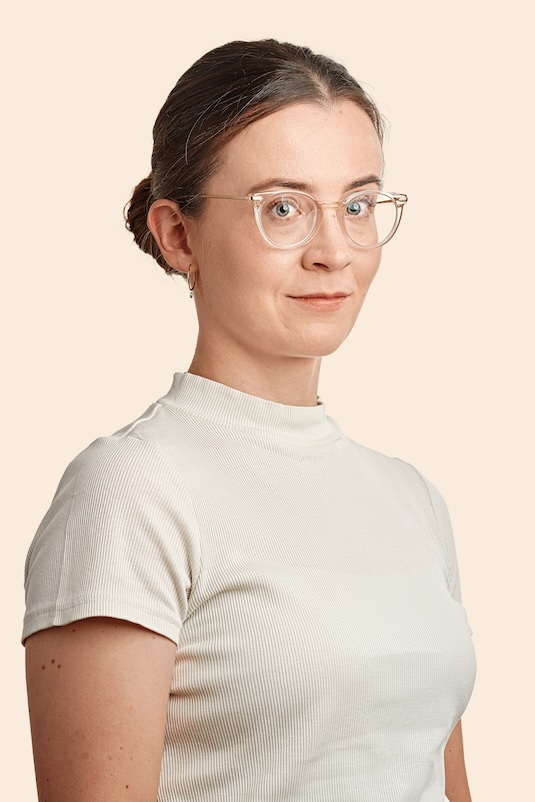 Alina_Serafin_Osteopathie_Und_Pilates_Wiesbaden Osteopathin Wiesbaden- Alina Serafin Portraitbild.